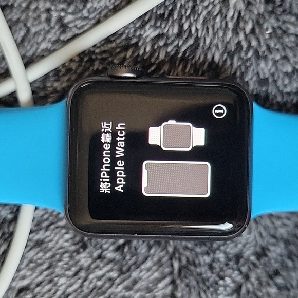 Apple series 3 38mm smartwatch - Picture 2 of 5